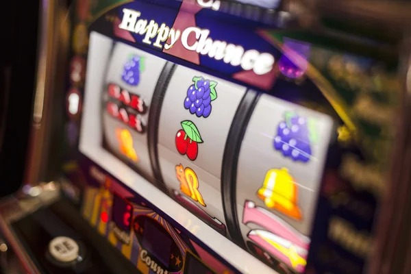 Adjust bet and spin to play Spin controls and bet adjustment